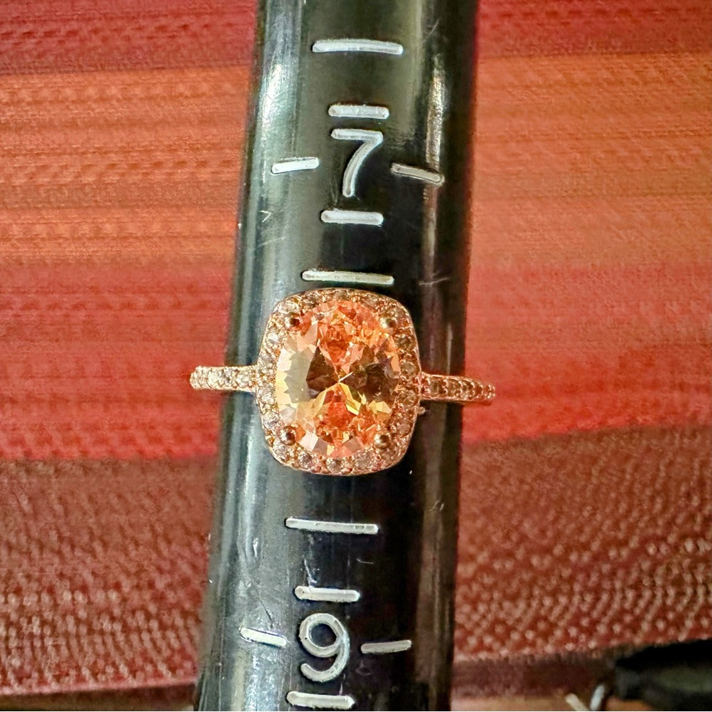 Fragrant Jewels Gold Ring with Orange Gemstone